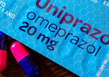 Omeprazol faz mal? Entenda os efeitos do uso contínuo