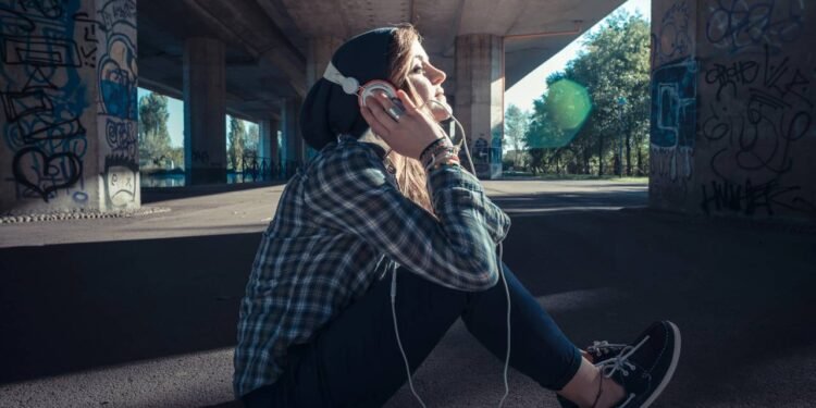 O atrativo dessas músicas também envolve o sentimento de empatia gerado entre artista e ouvinte - Créditos: depositphotos.com / peus