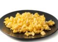 Aprenda a fazer ovos mexidos perfeitos com as dicas de uma chef