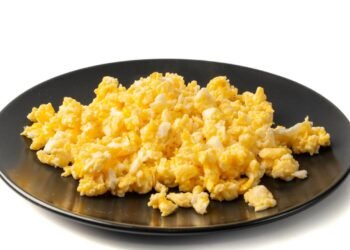 Aprenda a fazer ovos mexidos perfeitos com as dicas de uma chef