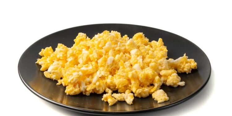 Aprenda a fazer ovos mexidos perfeitos com as dicas de uma chef