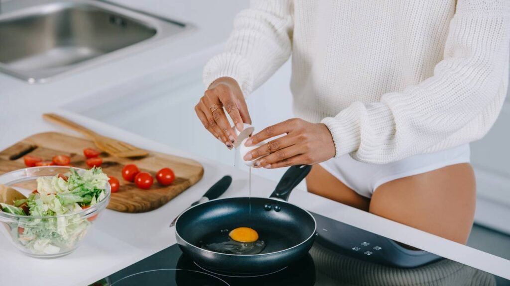 Aprenda a fazer ovos mexidos perfeitos com as dicas de uma chef