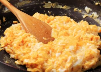 Esse segredo irá transformar seus ovos mexidos em maravilhas gastronômicas
