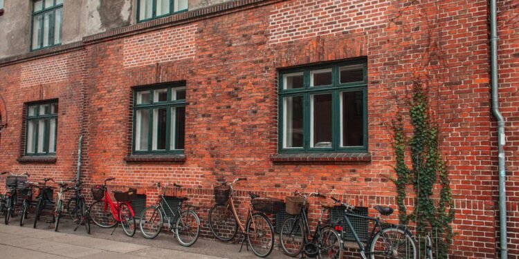 Casa de parede de tijolos - Créditos: depositphotos.com / AlexShadyuk