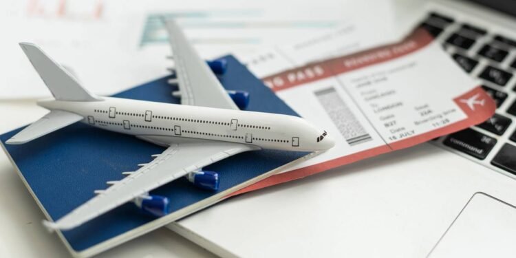 Monitoramento de preços em diferentes sites simultaneamente - Créditos: depositphotos.com / sinenkiy