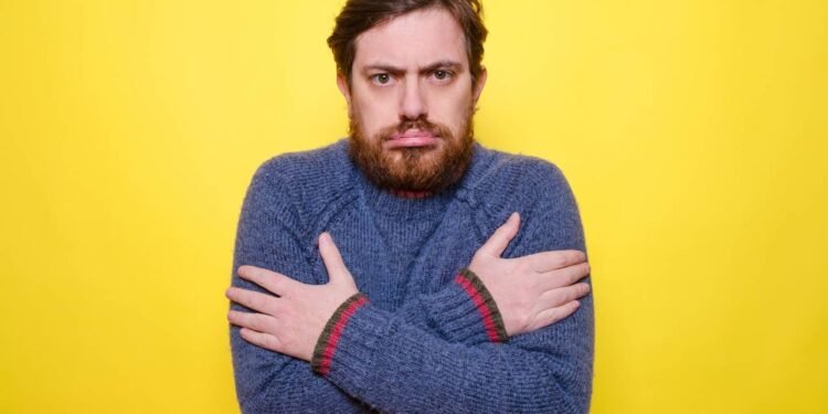 Por que você sente arrepios mesmo sem frio, segundo a ciência