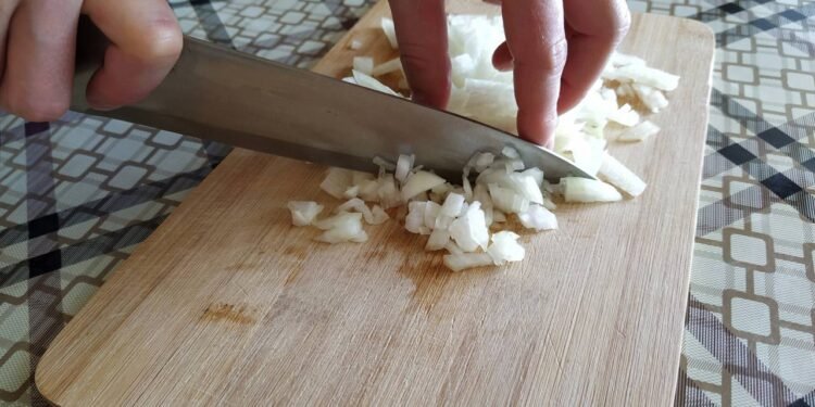 Por que cortar cebolas faz você chorar?