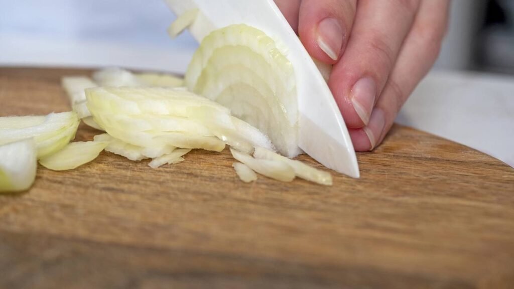 Por que cortar cebolas faz você chorar?