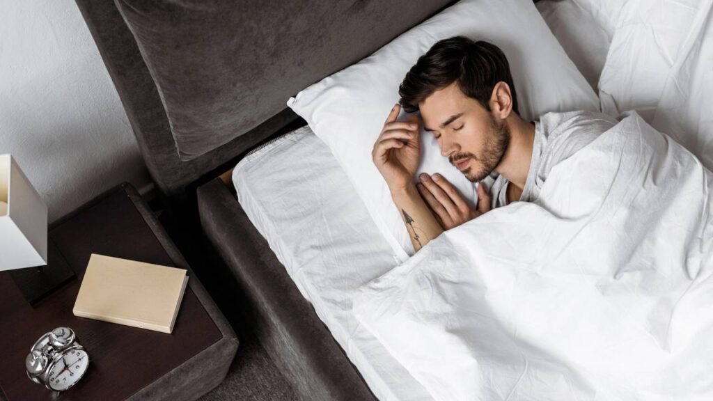 Como os hábitos de sono influenciam a idade biológica do cérebro