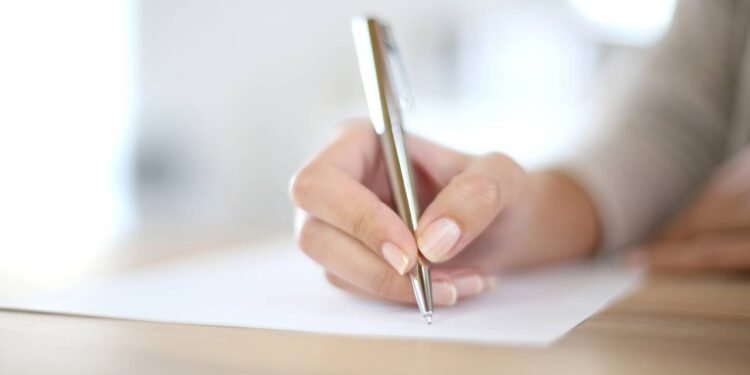 A palavra que é possui H mas muito escrevem errado