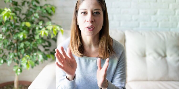 O que significa falar sozinho e em voz alta de acordo com a psicologia?