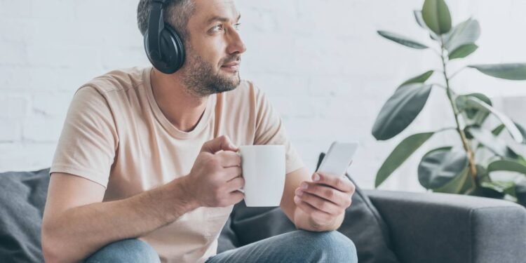 O que significa gostar de músicas de desgosto, segundo psicólogos