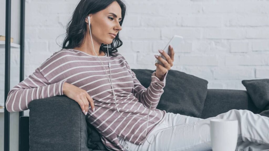 O que significa gostar de músicas de desgosto, segundo psicólogos