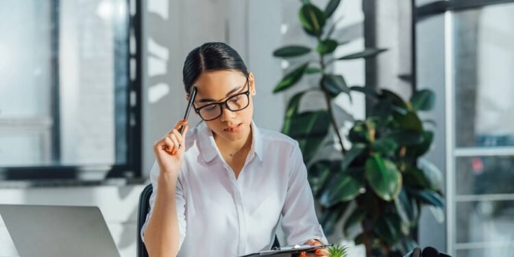 O que significa esquecer os nomes de certas pessoas, segundo a psicologia