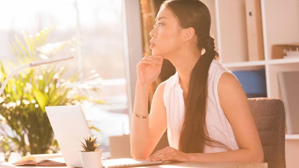 O que significa pensar em alguém do passado, segundo a psicologia