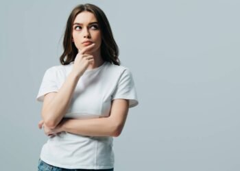 O que significa esquecer os nomes de certas pessoas, de acordo com especialistas?