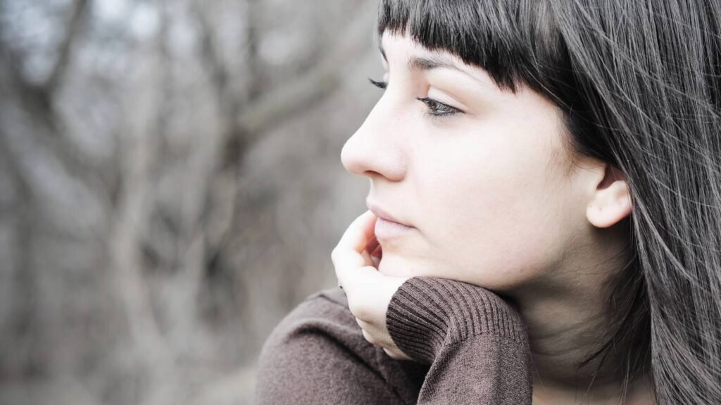 Sinais de alguém lutando contra o amor próprio