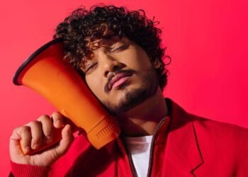 Movimentos sutis de poder que as pessoas usam em conversas