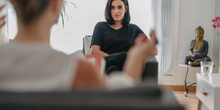 O que significa não gostar de receber visitas em casa, segundo a psicologia