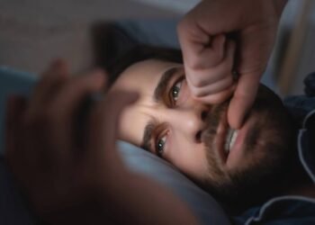 O que significa roer as unhas, segundo a ciência?