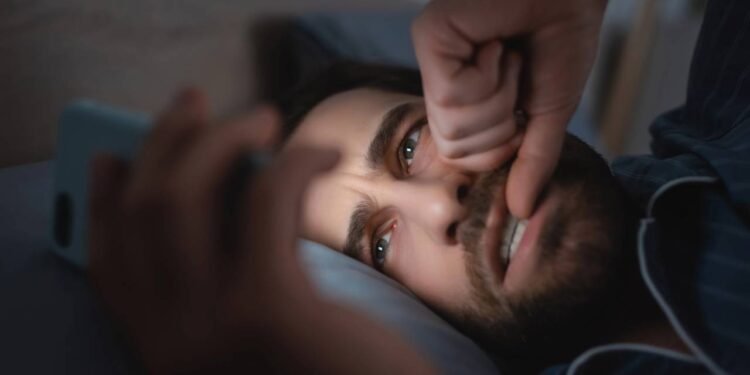 O que significa roer as unhas, segundo a ciência?