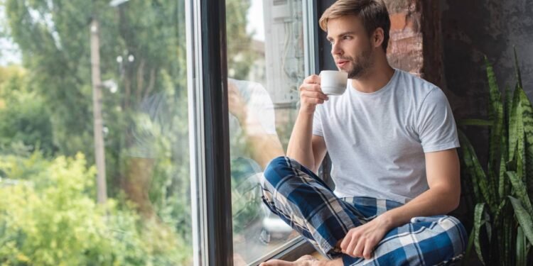 Pessoas que preferem a solidão costumam ter essas 3 características segundo especialistas