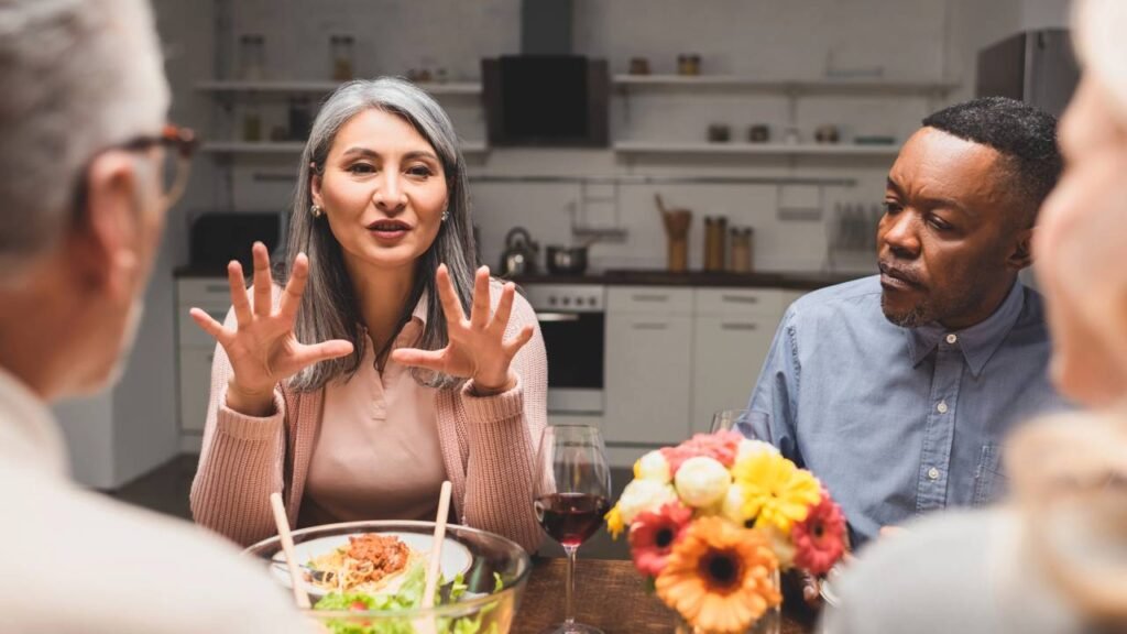 Coisas que pessoas bem-educadas fazem em conversas que os outros raramente notam