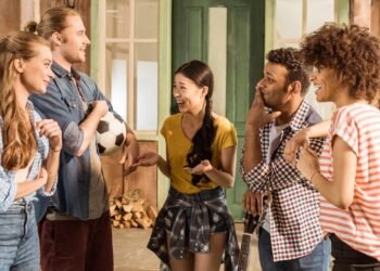 Coisas que pessoas bem-educadas fazem em conversas que os outros raramente notam