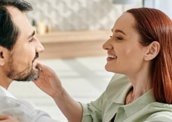 Por que manter contato visual transforma suas conversas