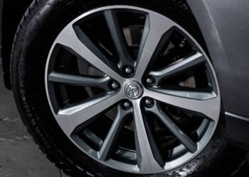 Qual é a pressão ideal dos pneus para sair na estrada sem problemas