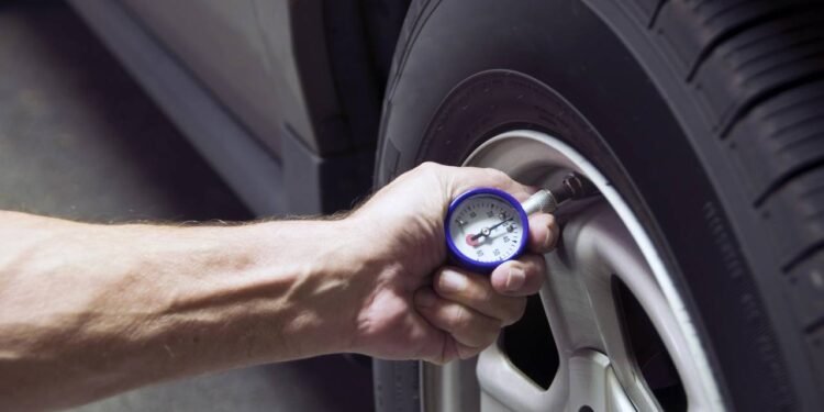 Poucos sabem qual é a pressão ideal dos pneus para pegar a estrada