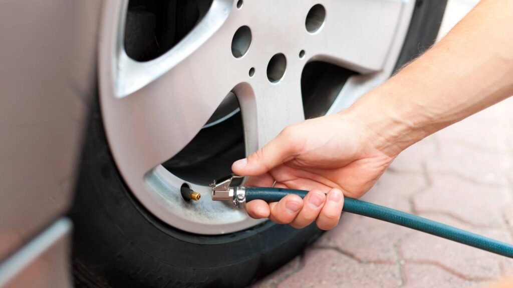 Poucos sabem qual é a pressão ideal dos pneus para pegar a estrada