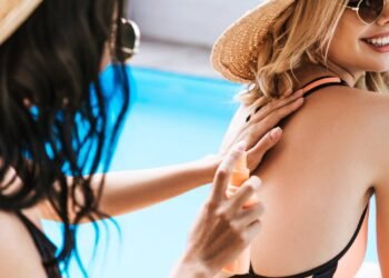 Dermatologistas revelam como escolher o protetor certo