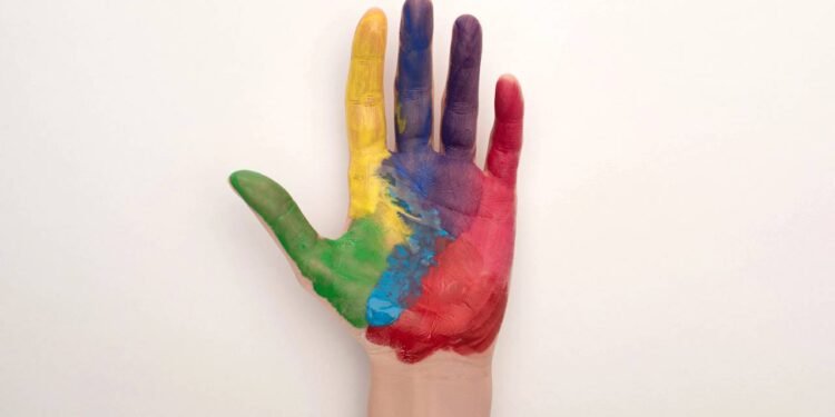 A psicologia destaca as três cores que as pessoas inteligentes usam