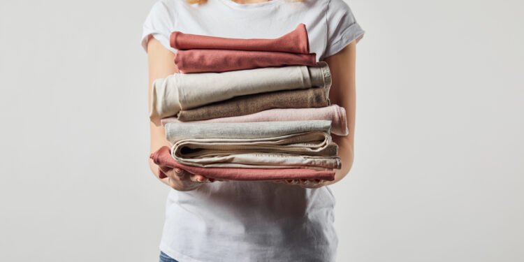 Roupas leves e confortáveis para viajar - Créditos: depositphotos.com / AntonMatyukha