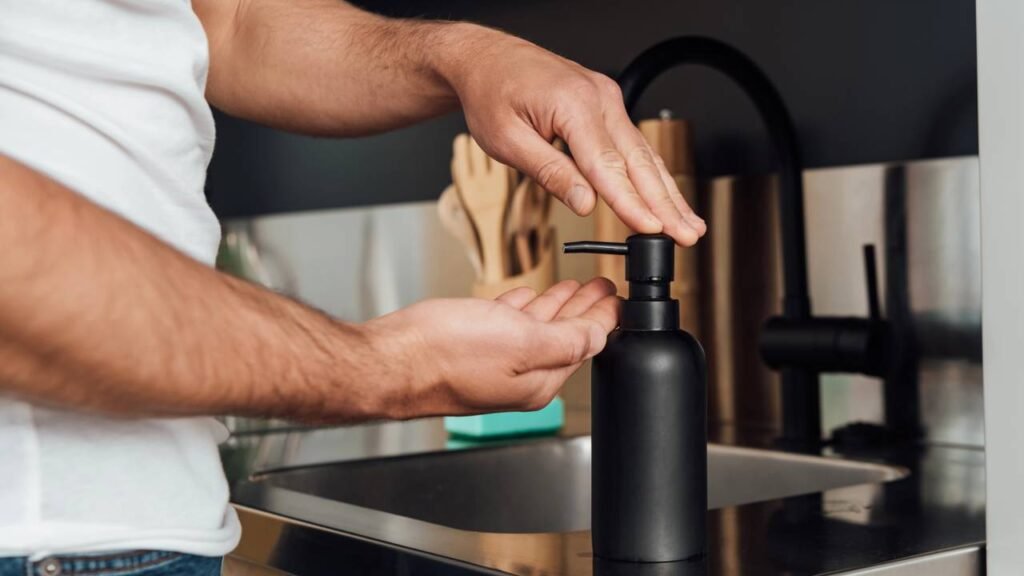 Misturar vinagre com sabão líquido? Por que eles recomendam fazer isso e para que serve