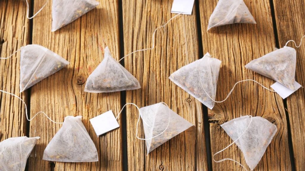 Poucos sabem para que servem os saquinhos que vêm com tênis e mochilas