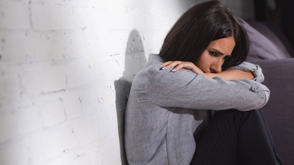 O que significa falar em voz alta quando você está sozinho, de acordo com a psicologia