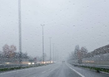 Pessoas que gostam de escutar o barulho da chuva possuem esses 4 traços de personalidade