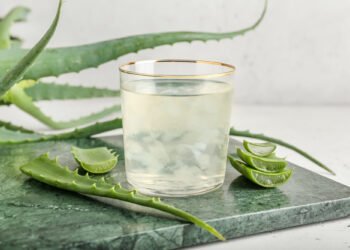 Beba esse suco natural pela manhã para desinchar e hidratar com apenas 3 ingredientes naturais