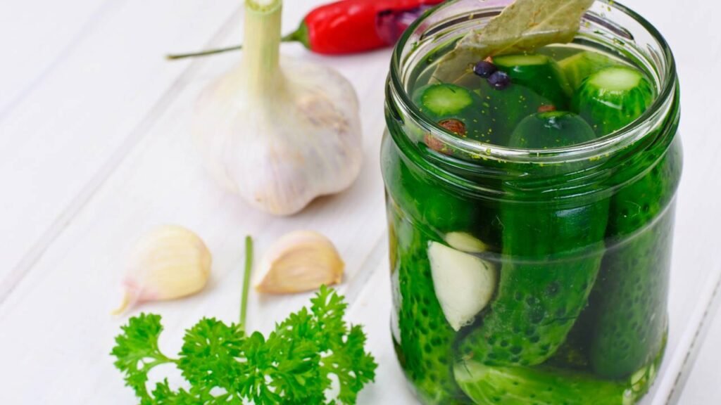 O suco inusitado que traz muitos benefícios para quem tem jardim em casa