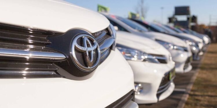 SUV compacto da Toyota faz até 30 km por litro e aposta em conforto, economia e tecnologia embarcada