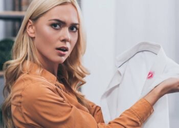 Sonhar com cobra picando é aviso de traição ou sinal de transformação?