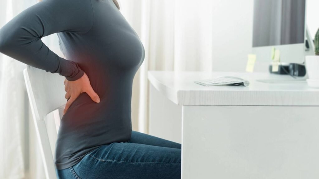 Treino rápido de 6 minutos alonga o tronco e previne dores na lombar