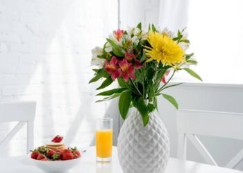 Como conservar flores em um vaso por mais tempo usando açúcar