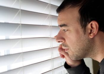 O que significa nunca ter visitas em casa, segundo a psicologia