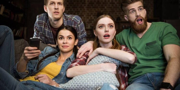 Assistir TV // Créditos: depositphotos.com / TarasMalyarevich