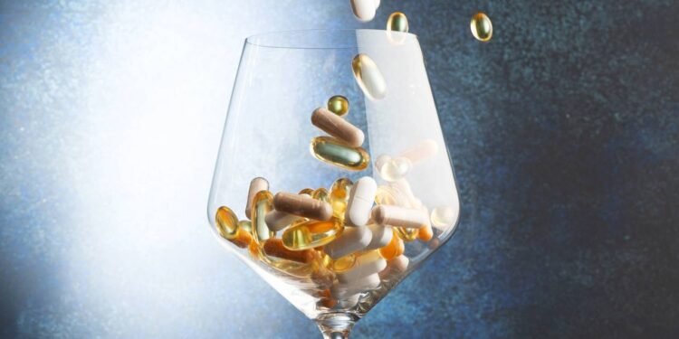 Álcool e Antibióticos - Créditos: depositphotos.com / Palplaner