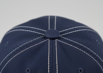 Qual a função do "botão" em cima do boné