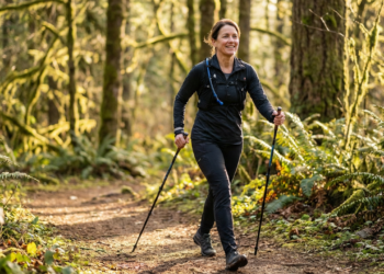 Por que a caminhada nórdica vem ganhando espaço e quais os benefícios para sua saúde
